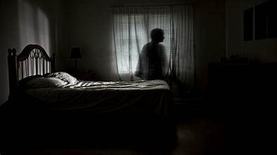 Why You Should Never Sleep With a Mirror Facing Your Bed 4 OIP 21 1