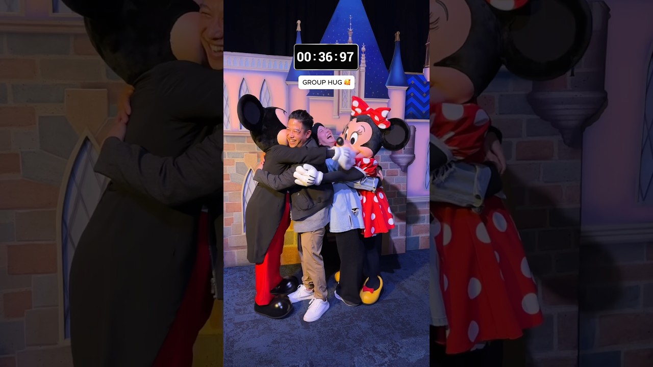 People Are Just Discovering What The 'Disney Hug Rule' Means At Theme Parks Worldwide 3 maxresdefault 1 2